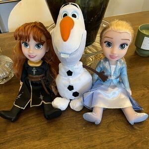 Elsa, Anna and Olaf Frozen Doll Set with Black and Blue Outfits